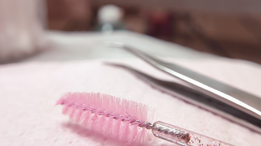 Lash Technician Training: Online vs. Traditional Methods