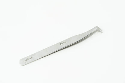 Aria Tweezer